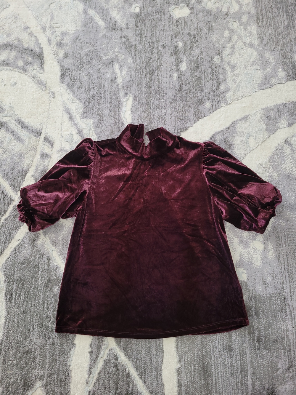 Laundry By Shelli Segal Velvet Puff Sleeve Top in Plum